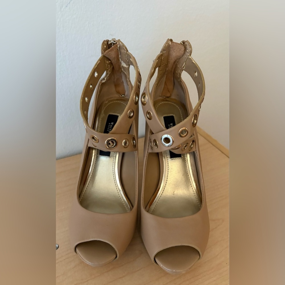 WHITE HOUSE BLACK MARKET ALYSE CAMEL HEELS SIZE 6M